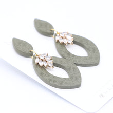 Load image into Gallery viewer, Saroji Crystal Earrings