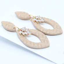 Load image into Gallery viewer, Saroji Crystal Earrings