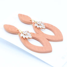 Load image into Gallery viewer, Saroji Crystal Earrings