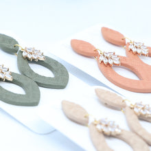 Load image into Gallery viewer, Saroji Crystal Earrings