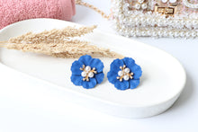 Load image into Gallery viewer, Statement Stud
