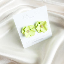 Load image into Gallery viewer, Petalie Luxe Jeweller
