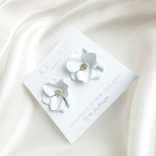 Load image into Gallery viewer, Petalie Luxe Jeweller
