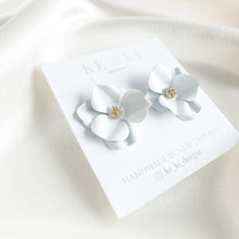 Load image into Gallery viewer, Petalie Luxe Jeweller
